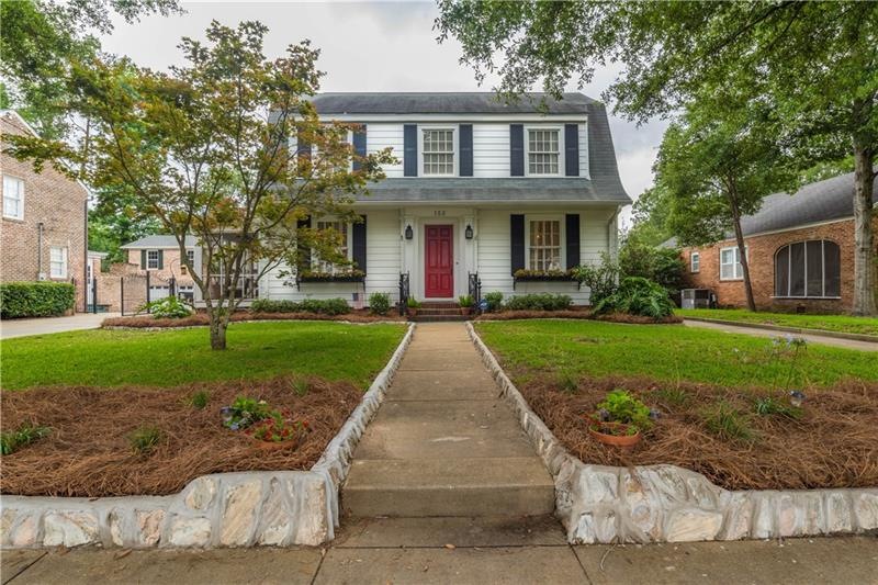 Colonial Style Home in popular Midtown Mobile!