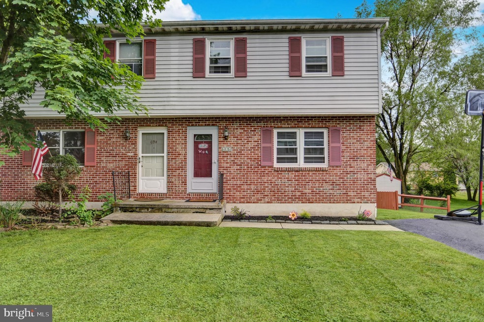 626 Lincoln St, Shoemakersville, PA 19555 - photo 1