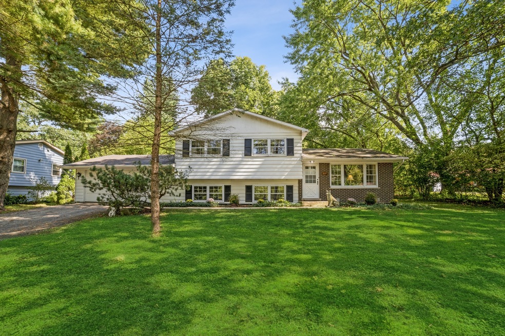 819 Oceola Dr, Algonquin, IL 60102 - photo 1