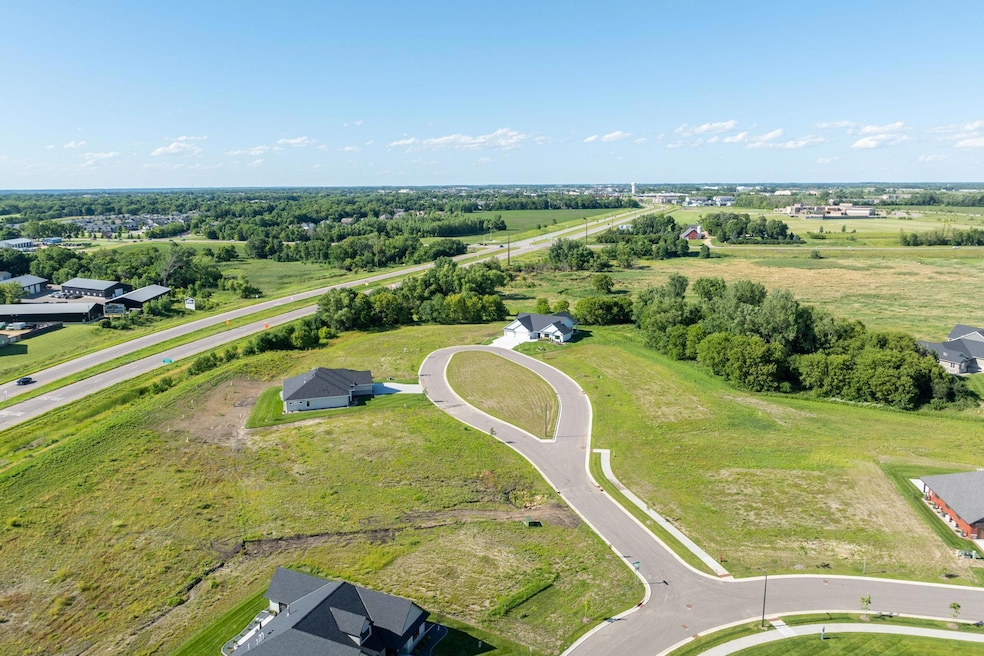 1018 Bitterend Cir, Mankato, MN 56001 - photo 1