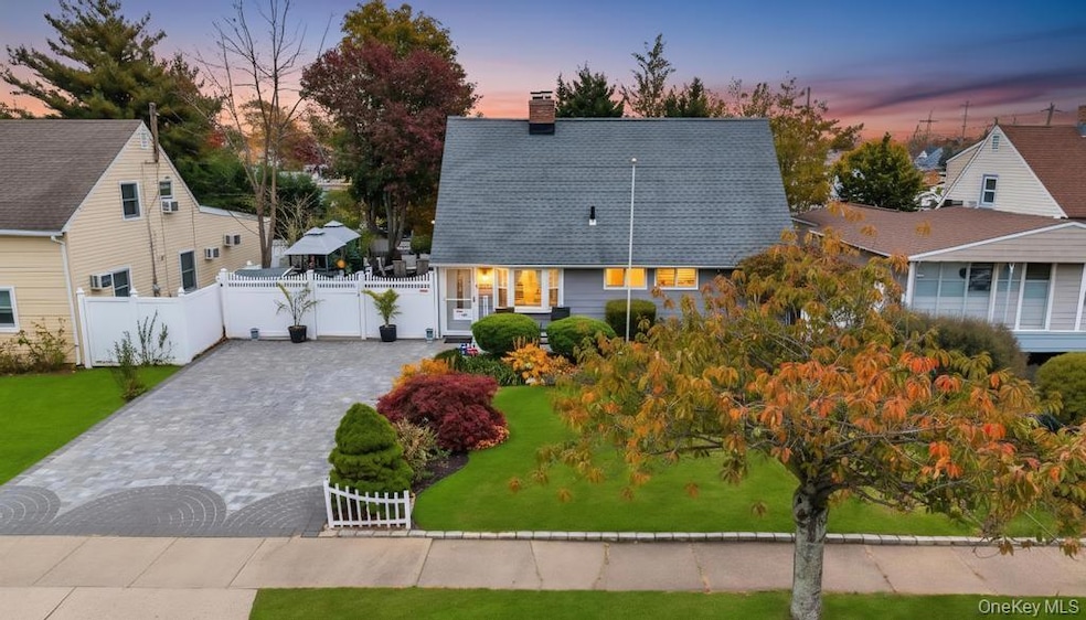 For Sale $679,999 • Co-Listing Agent