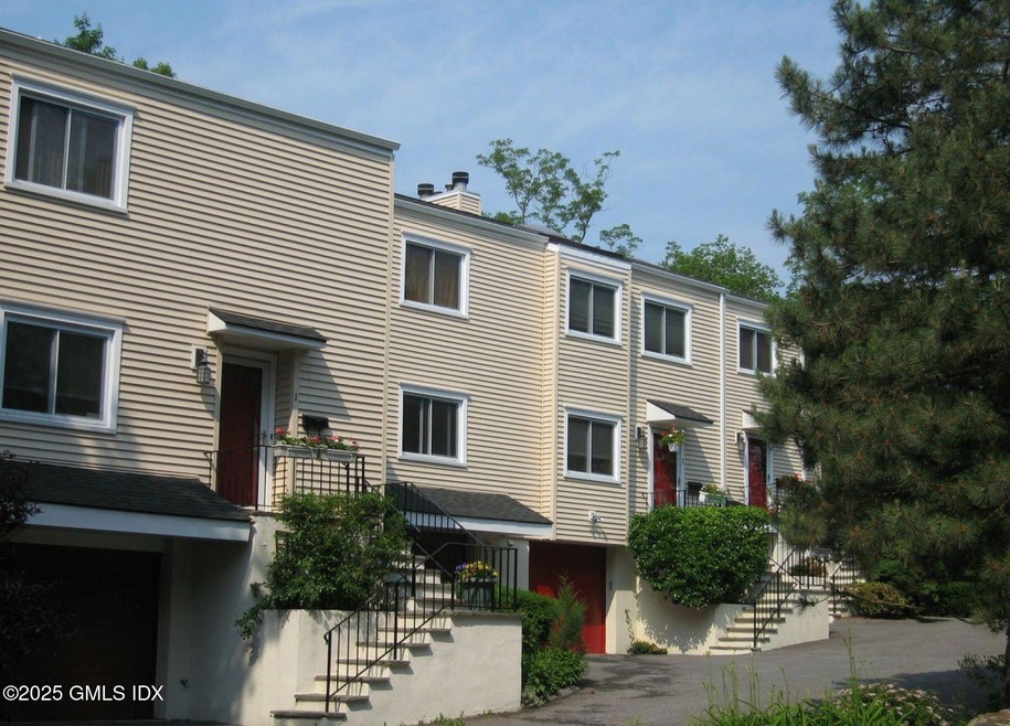 6 Nassau Place unit 2, Cos Cob, CT 06807 - photo 1