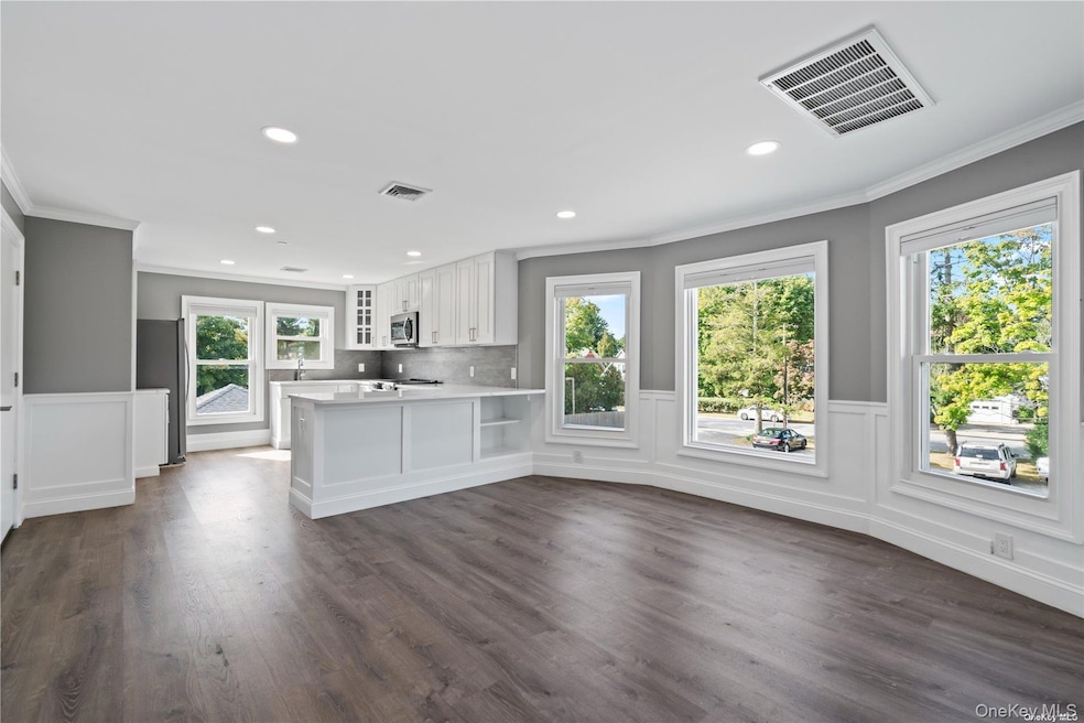 7 Pulaski Rd unit 3, East Northport, NY 11731 - photo 1