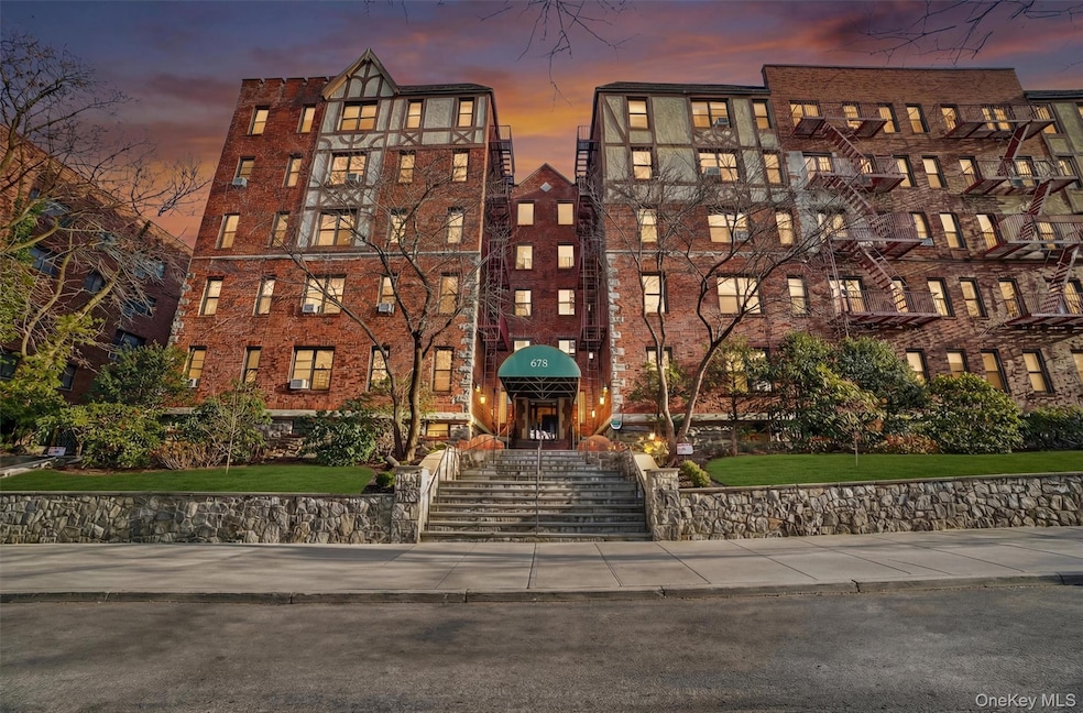 673 Locust St unit 1F, Mount Vernon, NY 10552 - photo 1