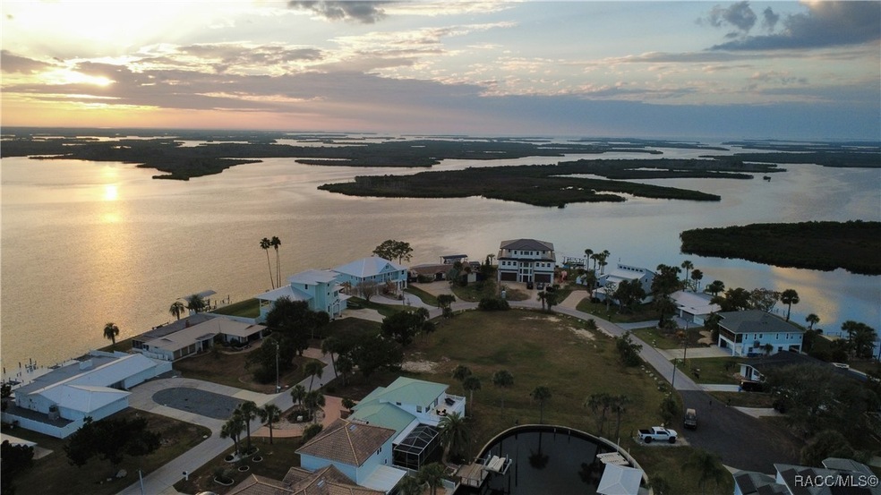 11999 W Bayshore Dr, Crystal River, FL 34429 - photo 1