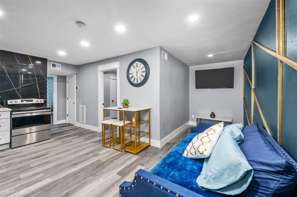 601 E 7th St unit 16, Houston, TX 77007 - photo 1