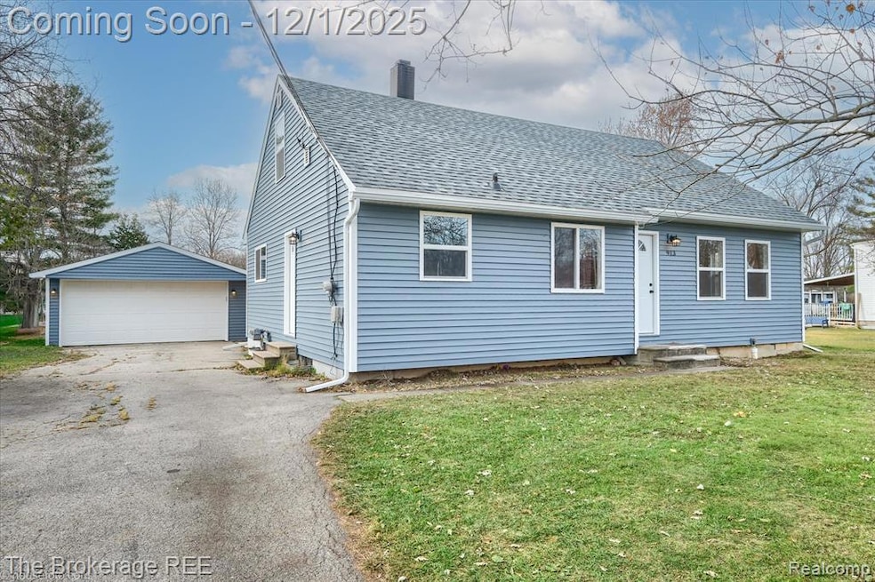 913 Moore St, Davison, MI 48423 - photo 1