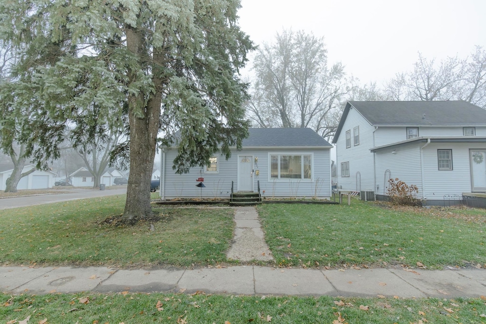 424 E 10th St, Spencer, IA 51301 - photo 1