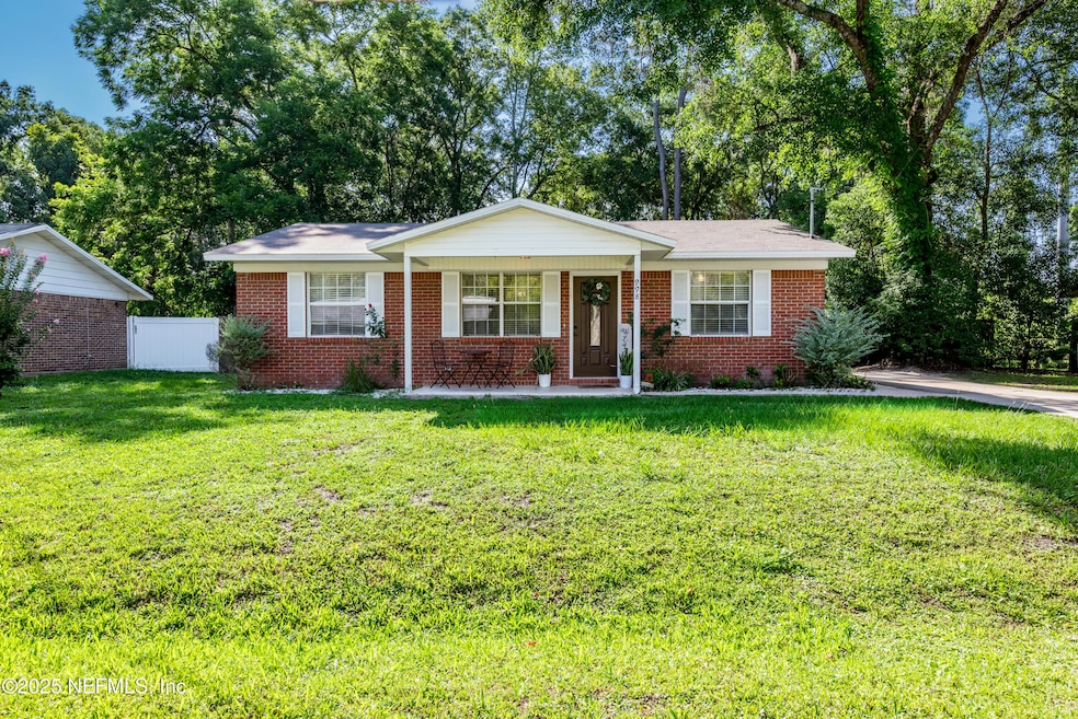 Pending $208,000 • Co-Listing Agent