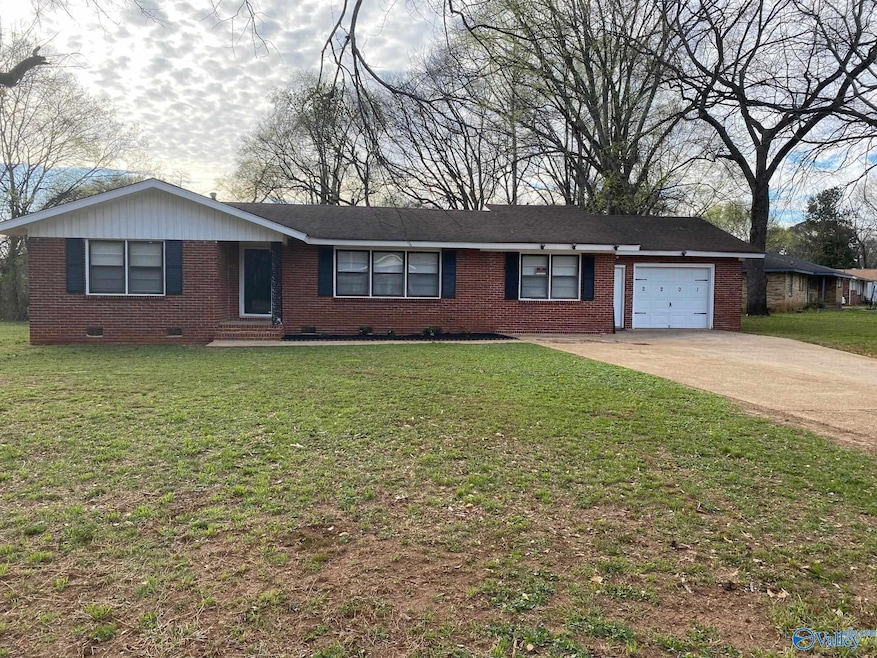 2201 Shady Lane Dr NW, Huntsville, AL 35810 - photo 1