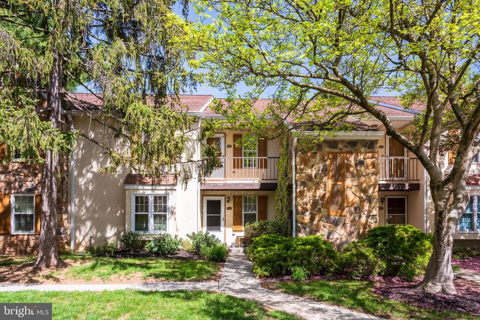 192 Valley Stream Ln, Chesterbrook, PA 19087 - photo 1