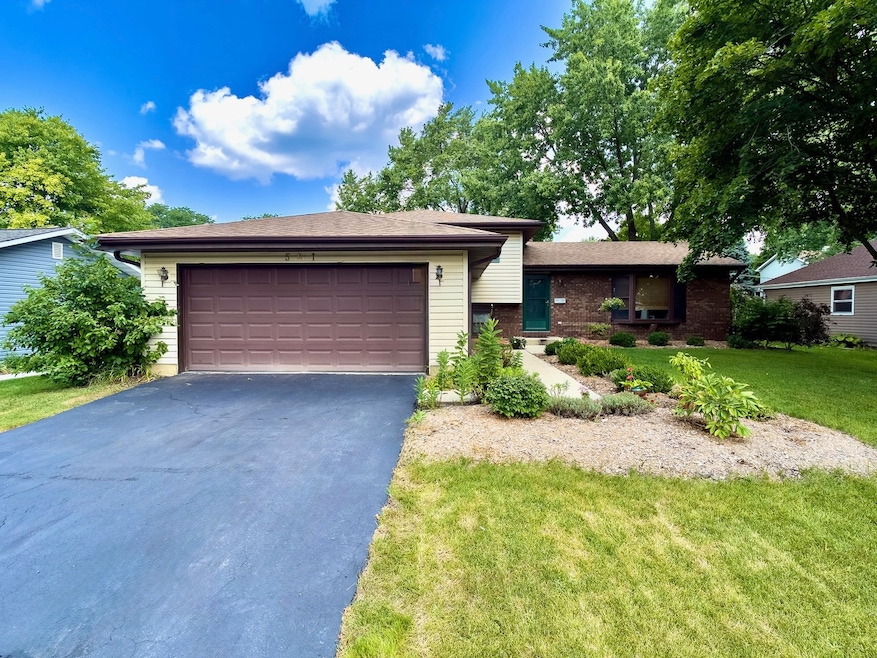 541 Chippewa Trail, Carol Stream, IL 60188 - photo 1