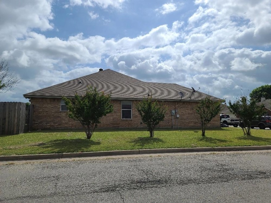226 Rose Ave, Cleburne, TX 76033 - photo 1