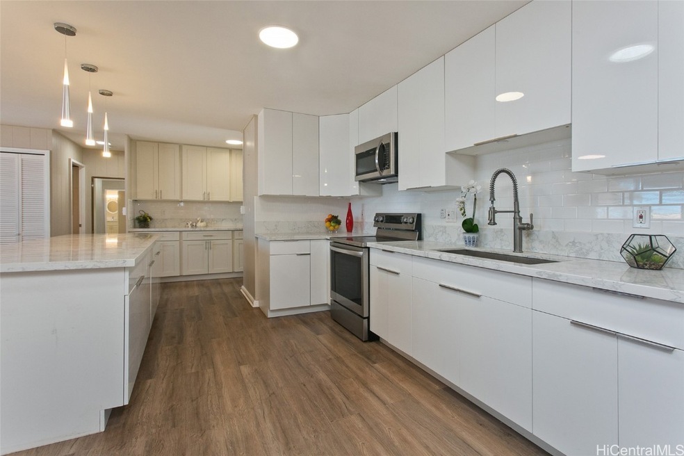 Bright and functional kitchen layout