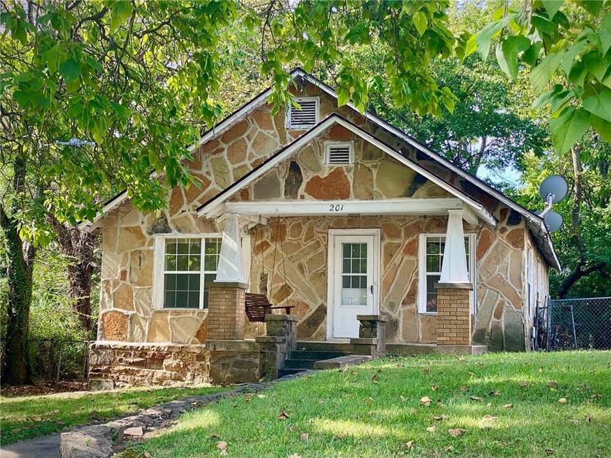 201 E Huntsville Rd, Fayetteville, AR 72701 - photo 1