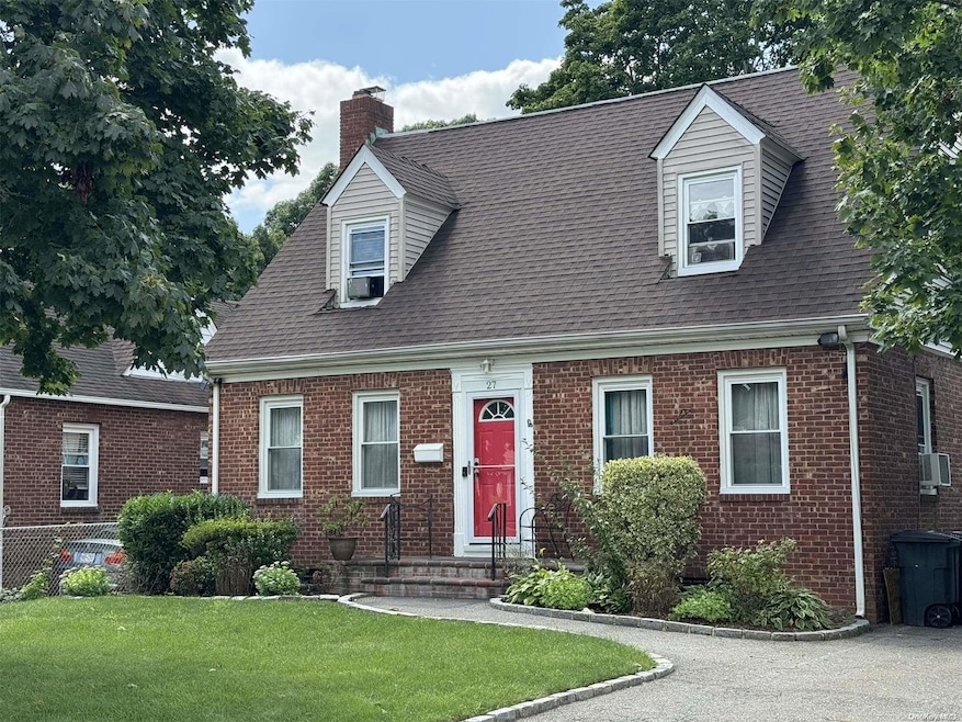 27 Queen St, Freeport, NY 11520 - photo 1