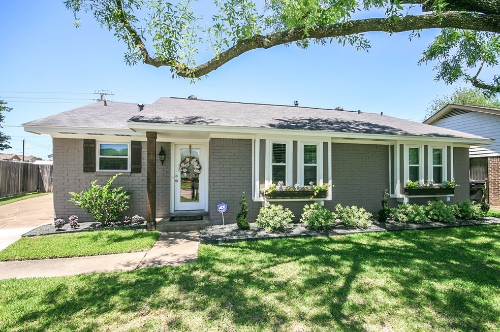 6030 Hoover St, Houston, TX 77092 - photo 1