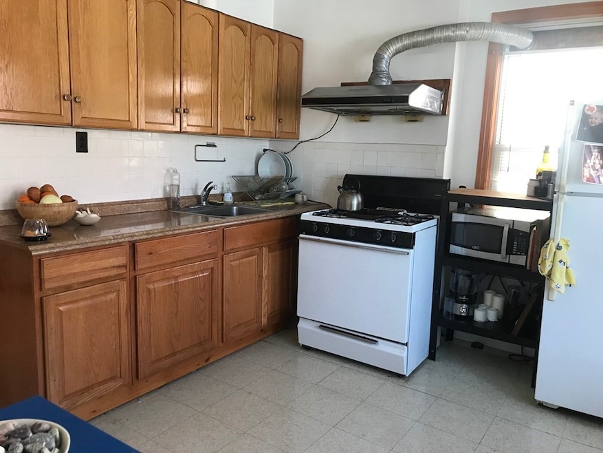 52 Highland Ave unit 2, Somerville, MA 02143 - photo 1