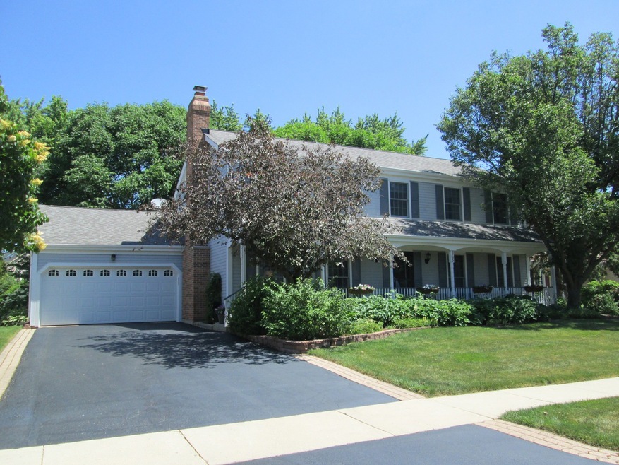 565 Longfellow Dr, Wheaton, IL 60189 - photo 1