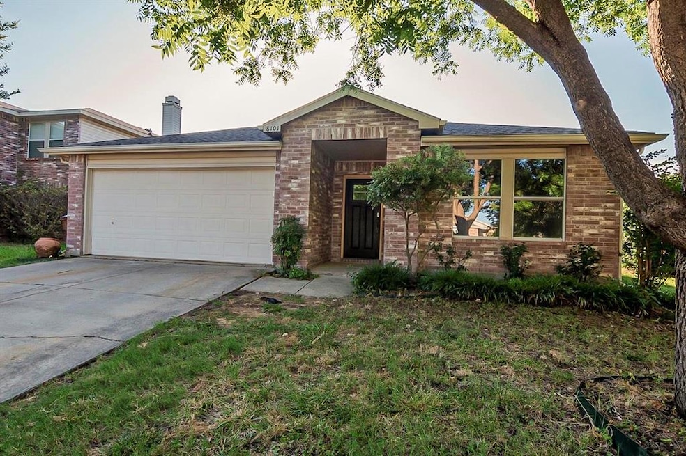 8101 Winding Stream Ln, Denton, TX 76210 - photo 1
