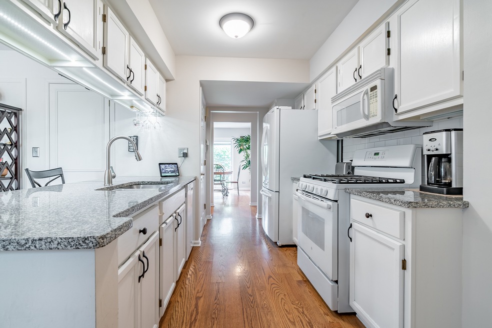 143 Pembroke Cir unit 6D, Lake Bluff, IL 60044 - photo 1