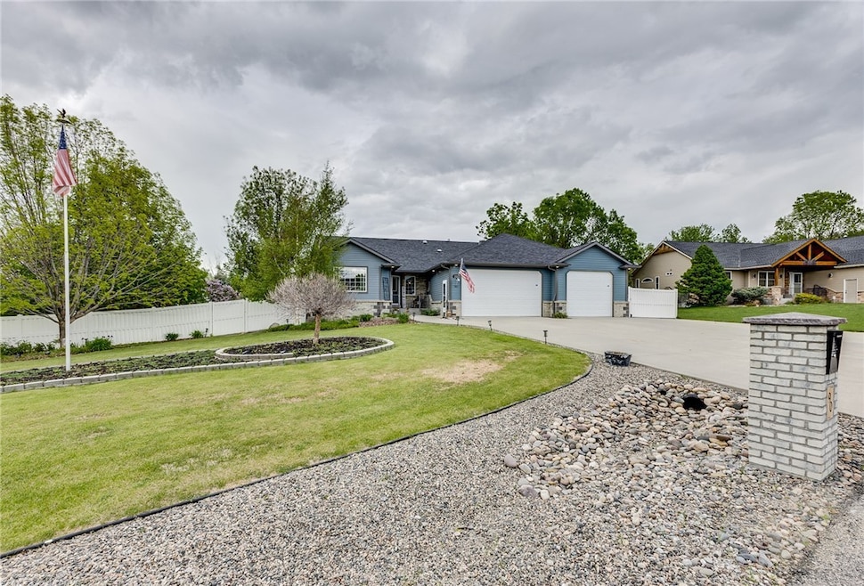 For Sale $629,900 • Co-Listing Agent