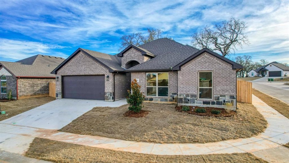 900 Avagail Ave, Springtown, TX 76082 - photo 1