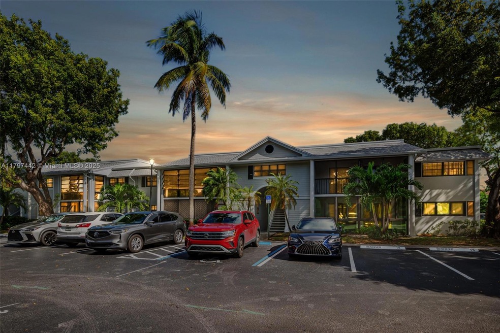 933 NE 199th St unit 207, Miami, FL 33179 - photo 1
