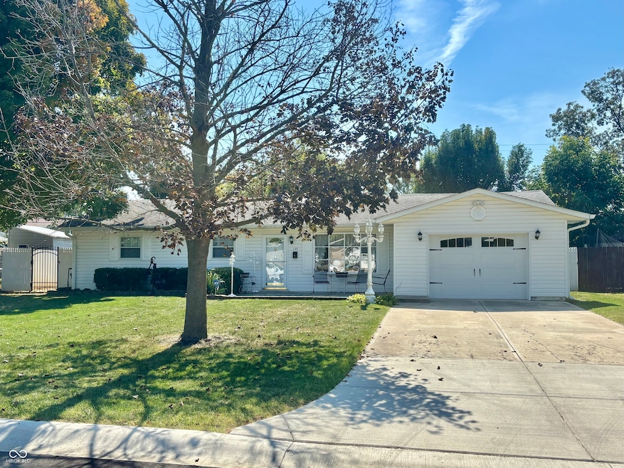 135 Bradford Place, Whiteland, IN 46184 - photo 1