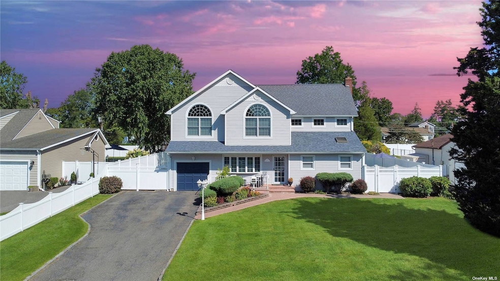 67 Walter Ct, ComMacK, NY 11725 - photo 1