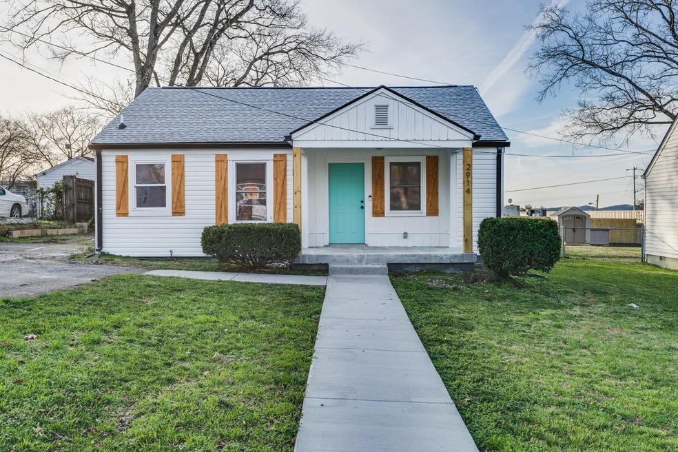 Welcome to the newest & cutest renovated cottage in Highland Park!