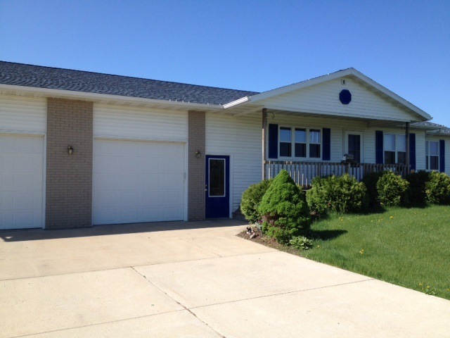 W2935 Sand Crane Dr, Belleville, WI 53508 - photo 1