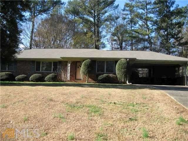 All brick ranch in sought-after historic Roswell.