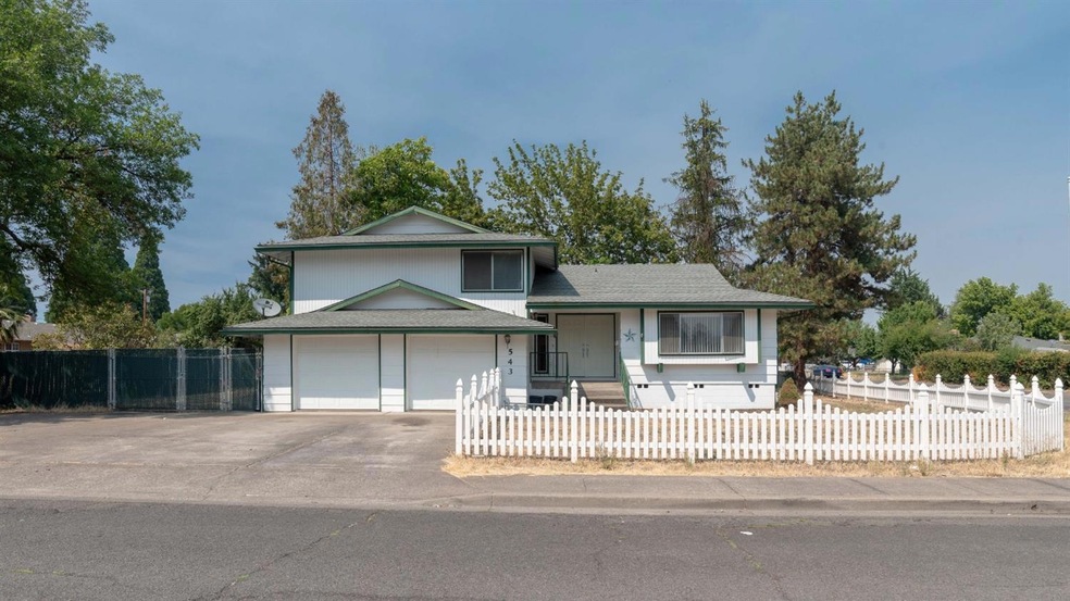 543 Hemlock Ave, Central Point, OR 97502 - photo 1