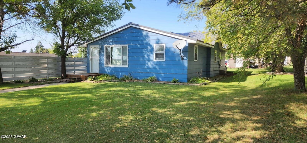517 7th St SE, Devils Lake, ND 58301 - photo 1
