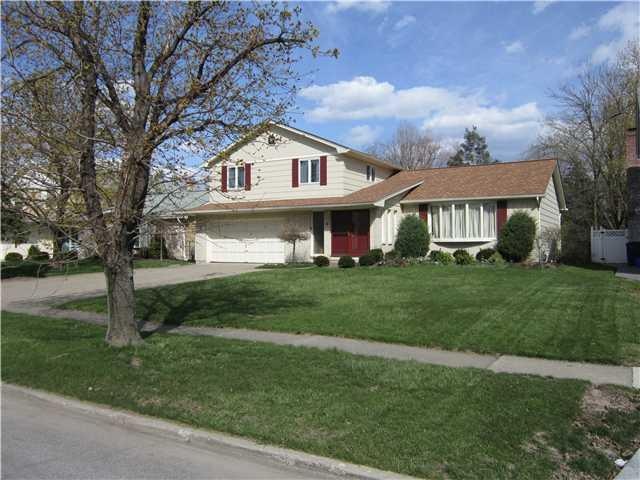 Exterior Front Great curb appeal!!