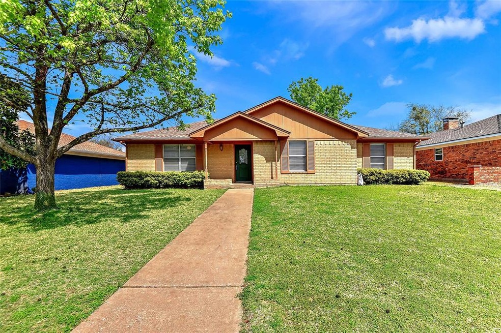 911 Boone Dr, Sherman, TX 75090 - photo 1