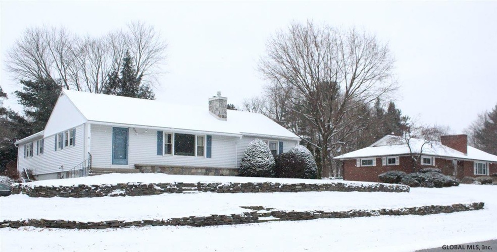 35 St Stephens Ln E, Schenectady, NY 12302 - photo 1