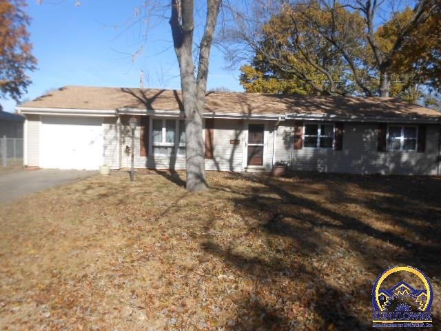 1324 SW 31st St, Topeka, KS 66611 - photo 1