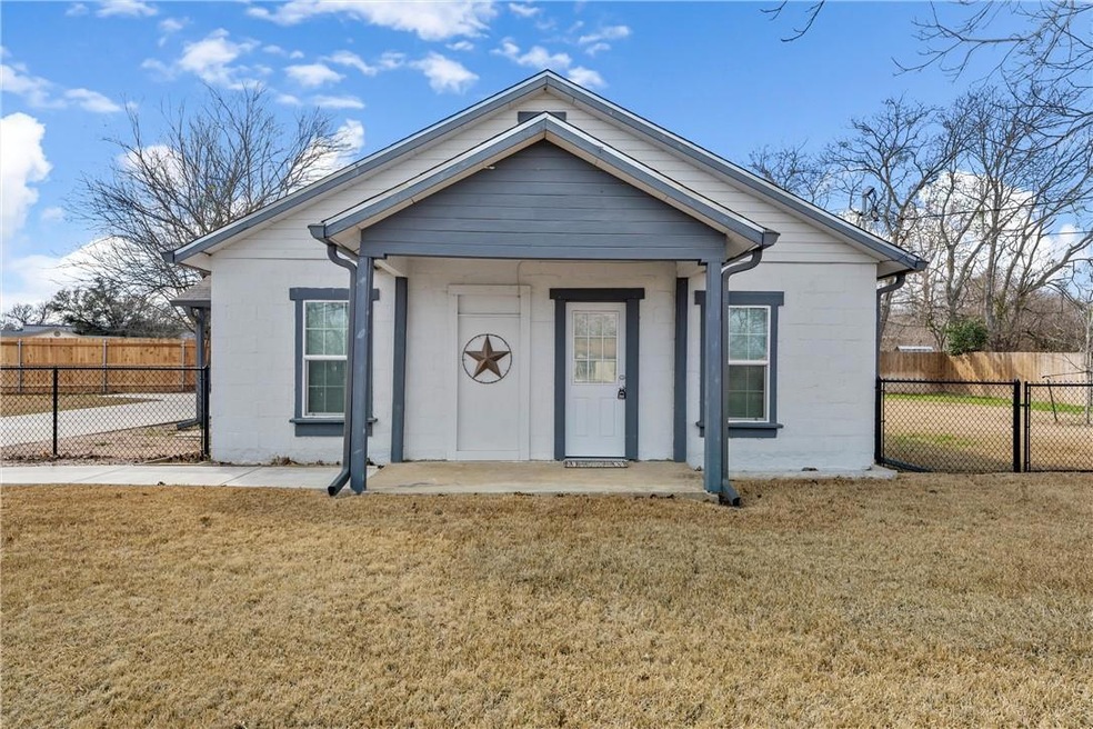 601 Eagle Dr, Eddy, TX 76524 - photo 1