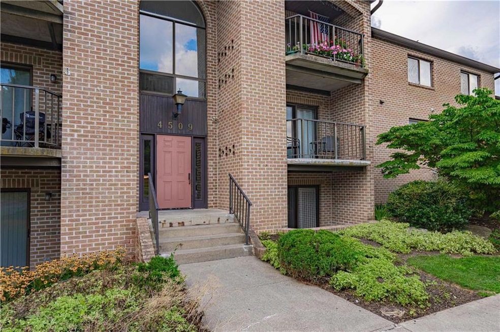 4509 N Hedgerow Dr unit 1, Allentown, PA 18103 - photo 1