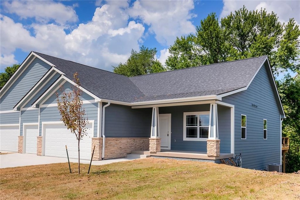 1470 Cardinal Ct, Newton, IA 50208 - photo 1