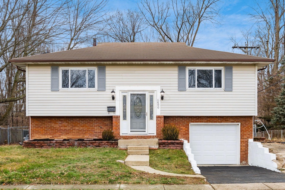 1600 Calgary Dr, Columbus, OH 43229 - photo 1