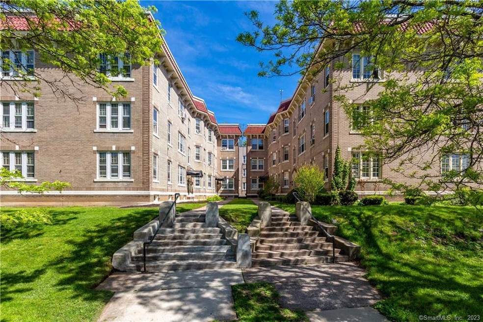 700 Farmington Ave unit B1, West Hartford, CT 06119 - photo 1