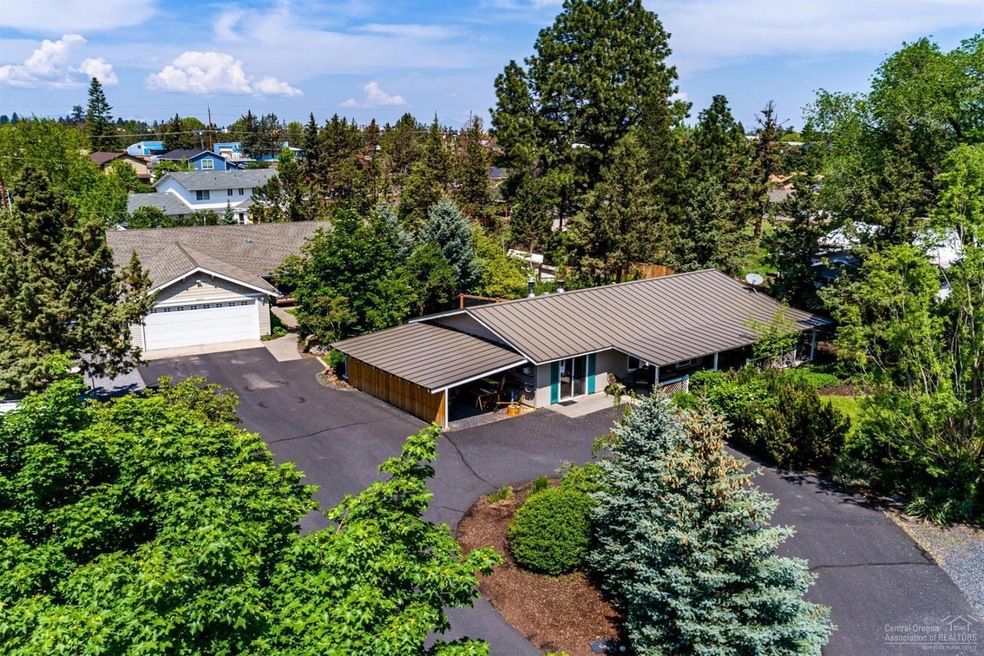 63259 Boyd Acres Rd, Bend, OR 97701 - photo 1