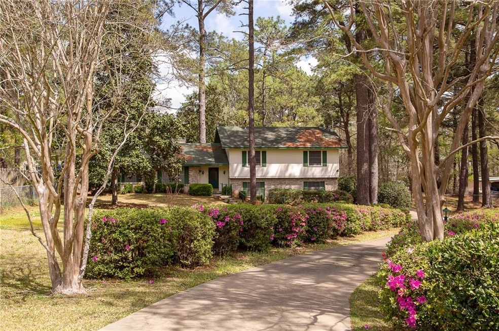 608 Holiday Cir, Pineville, LA 71360 - photo 1