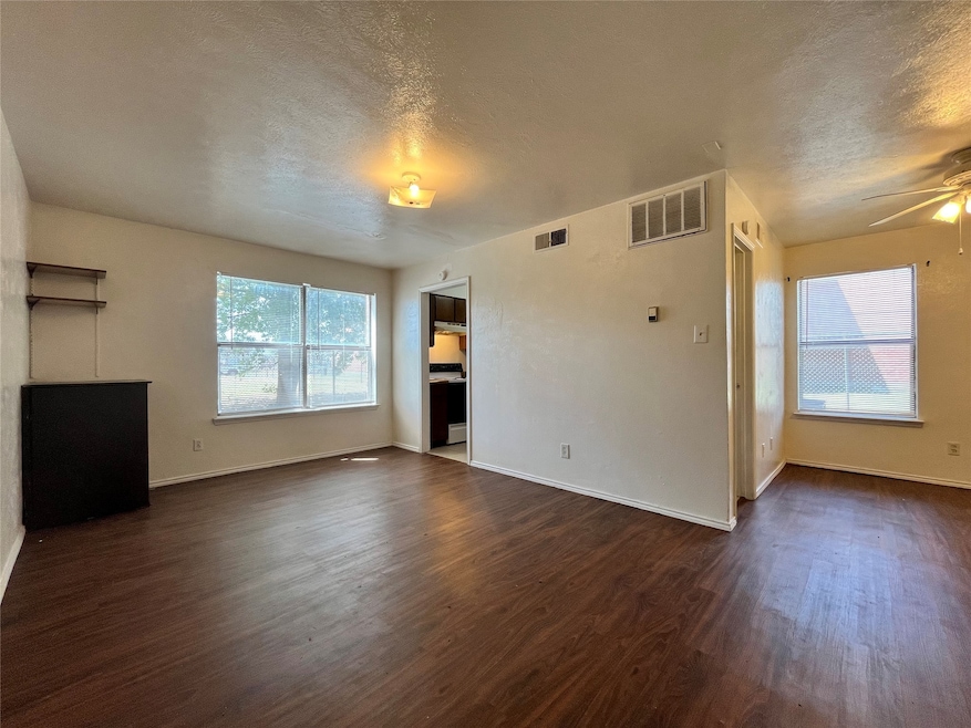 2526 W Prairie St unit 107, Denton, TX 76201 - photo 1
