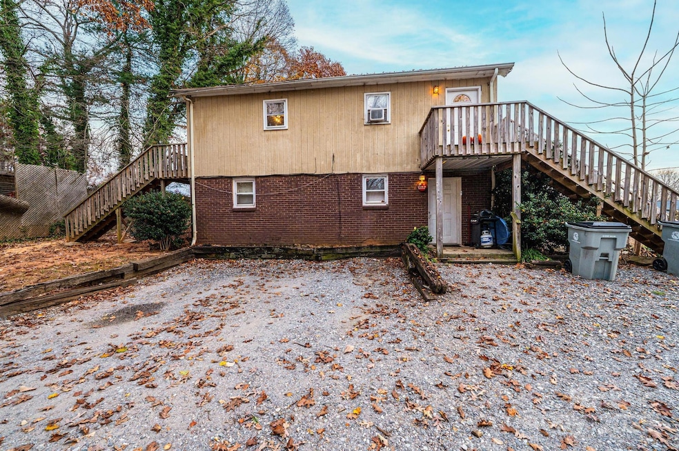 711 Merrideth Square, Lenoir, NC 28645 - photo 1