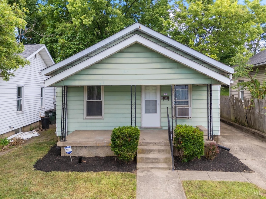 2006 Crescent Blvd, Middletown, OH 45042 - photo 1