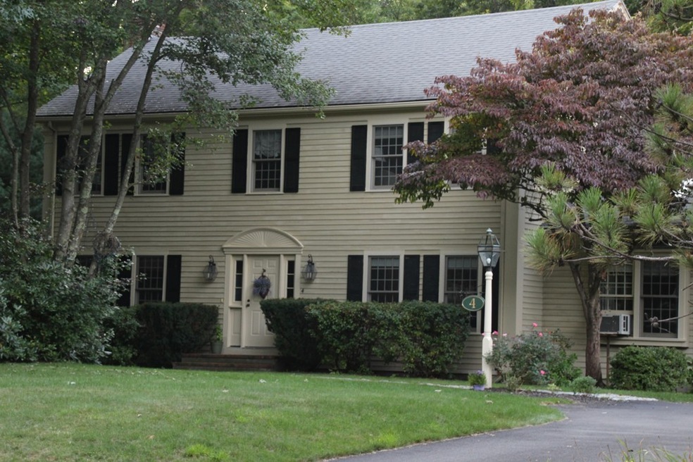 4 Arrowhead Ln, Milton, MA 02186 - photo 1